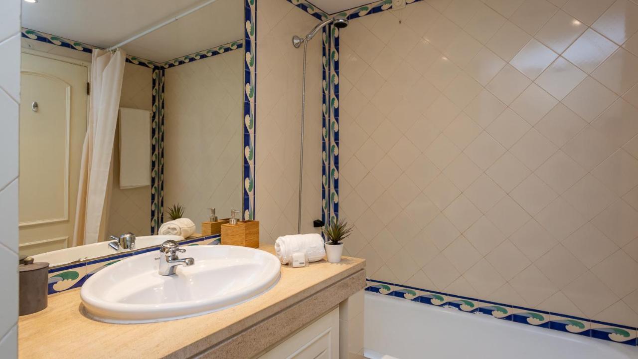 Marina 2Bdr Apartment With Balcony & Pool - 5Min From Beach By Lovelystay Quarteira Exterior foto